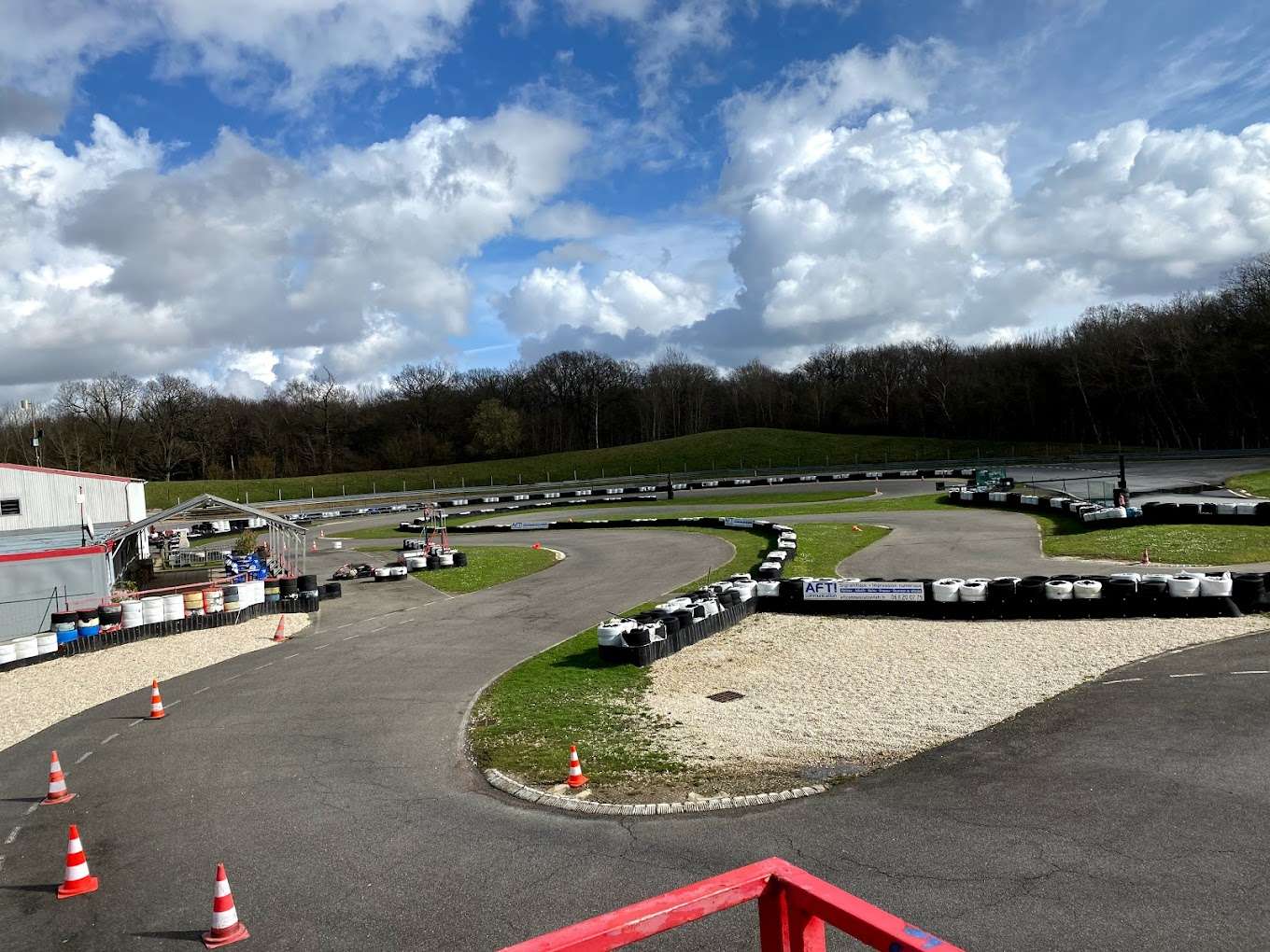 La piste de BKR karting à Paris.